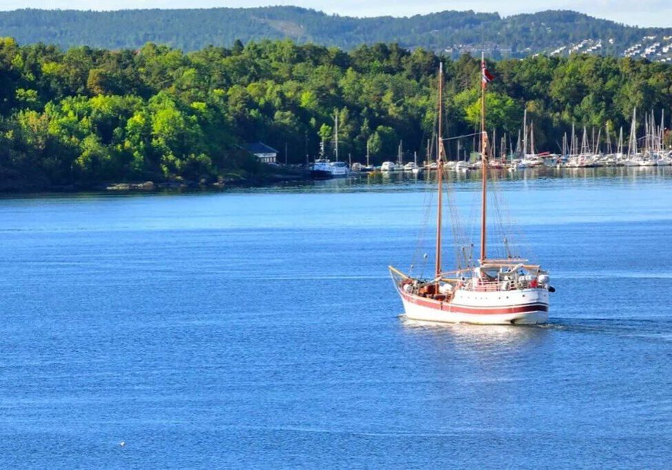 boat going on oslo fjord cruise